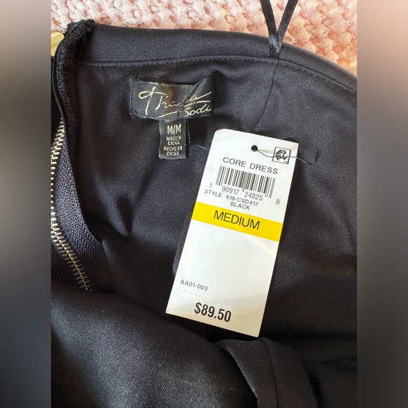 🌟BRAND NEW🌟 Black Classic over the Shoulder Dress - Picture 4 of 5